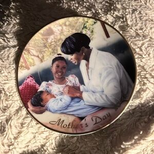 Collectible 2000 A Mothers Love Decorative Plate.